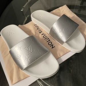 LOUIS VUITTON LV Waterfront mules / slides - white and silver